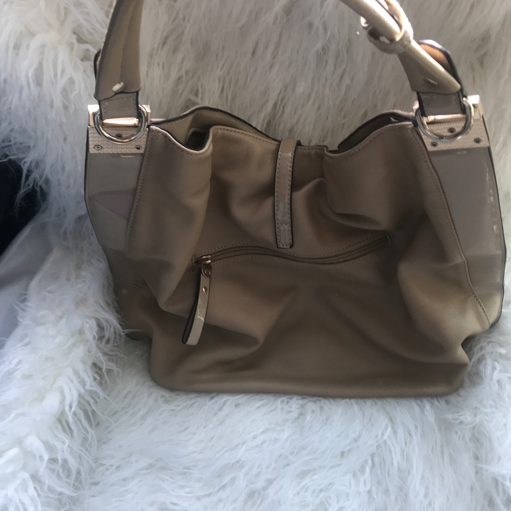 Gussachi neutral with patent trim and crossbody👝 - Picture 8 of 8